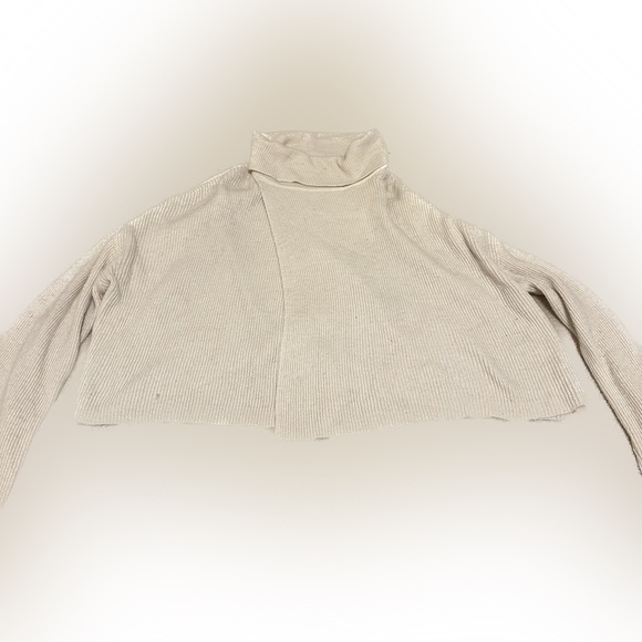 JOA Los Angeles Cropped Turtleneck Sweater - Picture 3 of 6